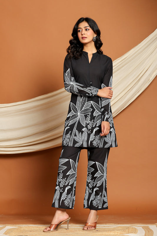 Monochrome Bloom – Aura of Prakriti